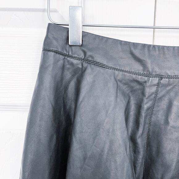 Quinn Black Faux Leather Full Skirt - Picture 2 of 9